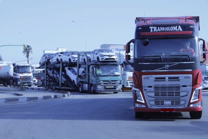 camion portavehiculos 1