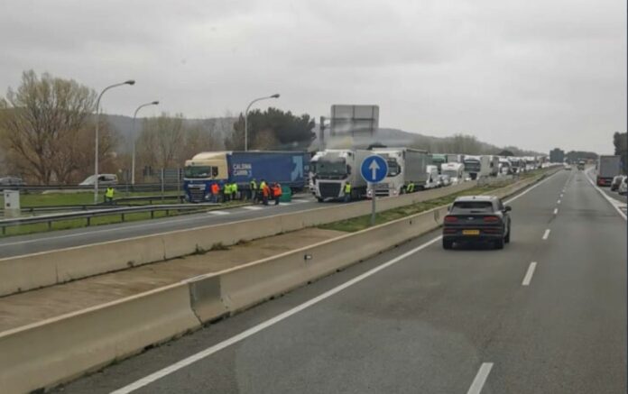 bloqueo AP7 autopista paro transportistas