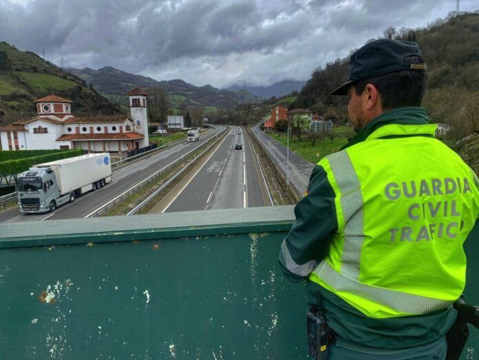 guardia civil camiones paro transportistas a66 01