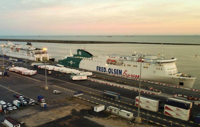 muelle sur huelva shortsea